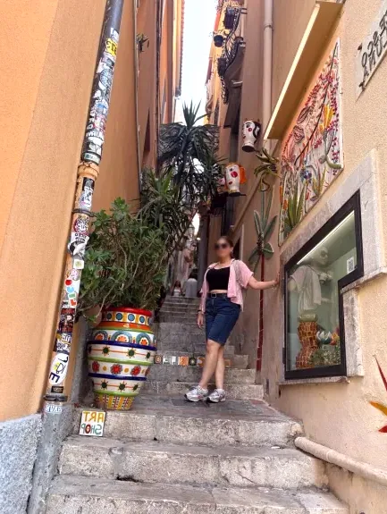 Antonia, 35