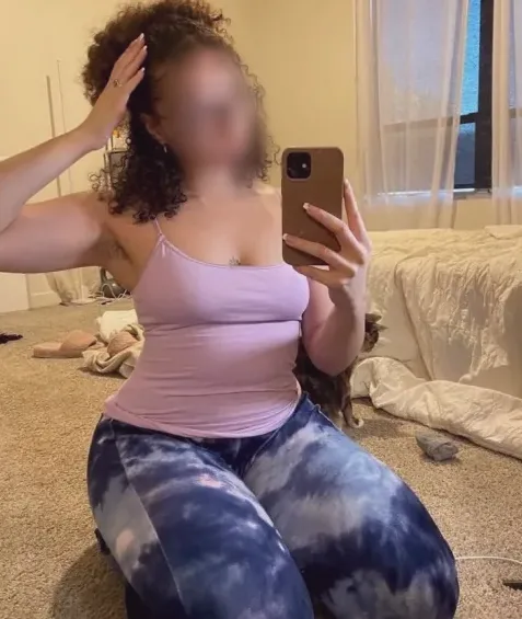 Bernadette, 32