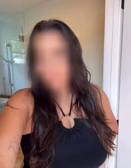 Bernadette, 36
