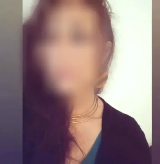 Bettina, 37