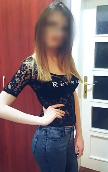 Claudia, 32