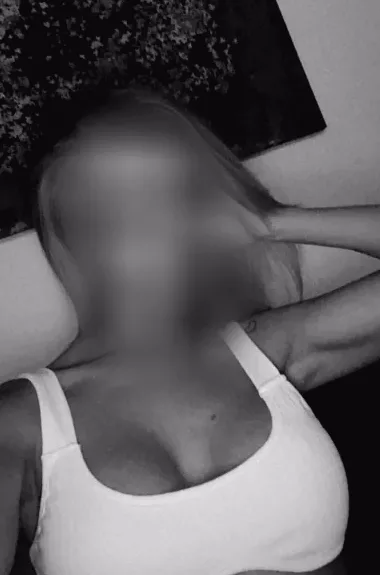 Daniela, 28