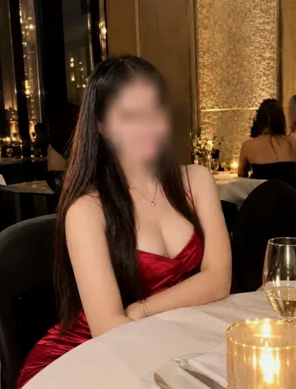Elena, 30