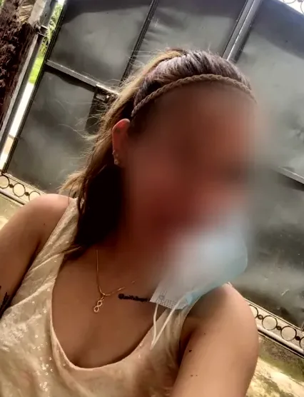 Elisabeth, 37