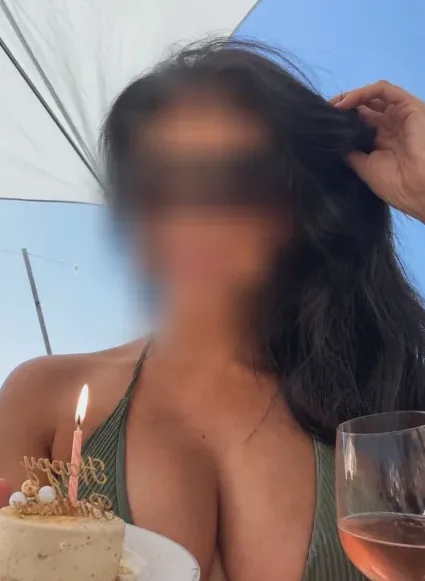 Emilia, 40
