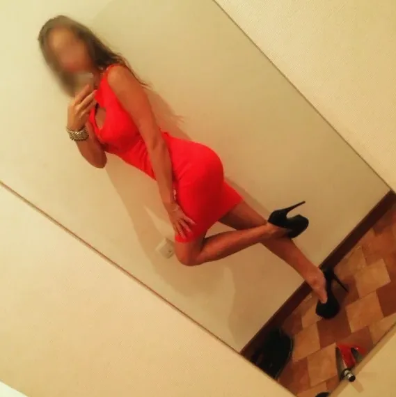 Emily, 28