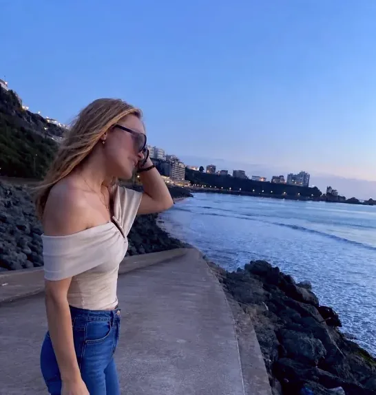 Emma, 19