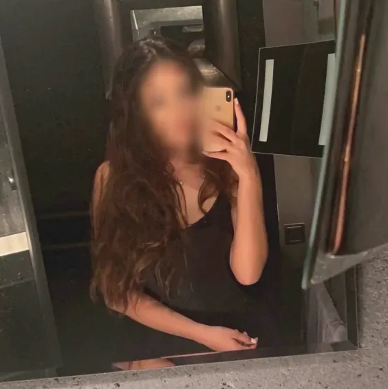 Fiona, 24