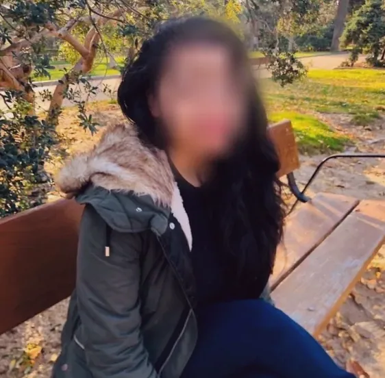 Julia, 27