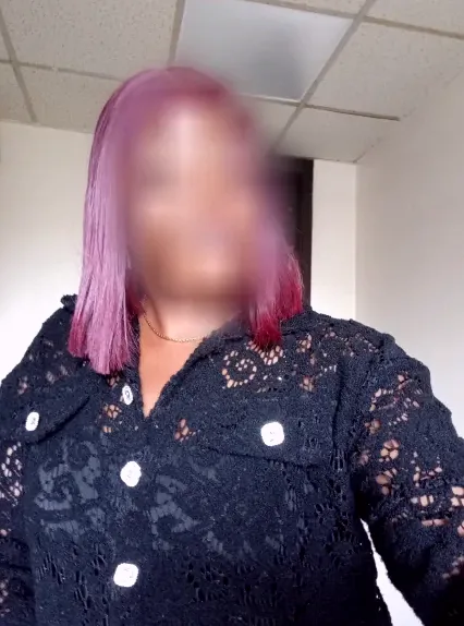 Julia, 38