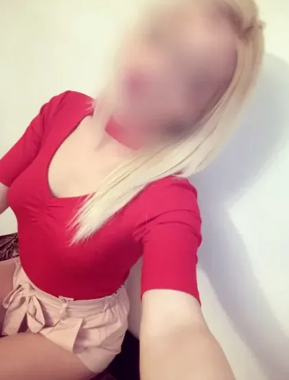 Manuela, 34