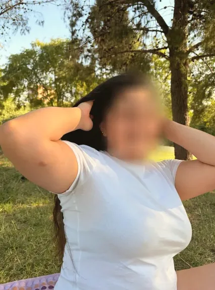 Melanie, 23