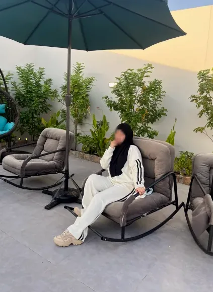 Nadine, 26