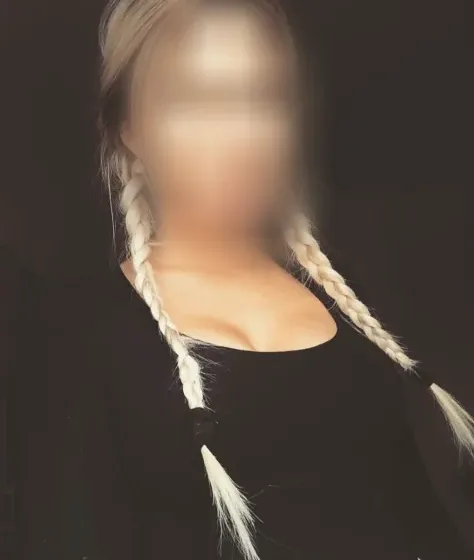 Nikolina, 26