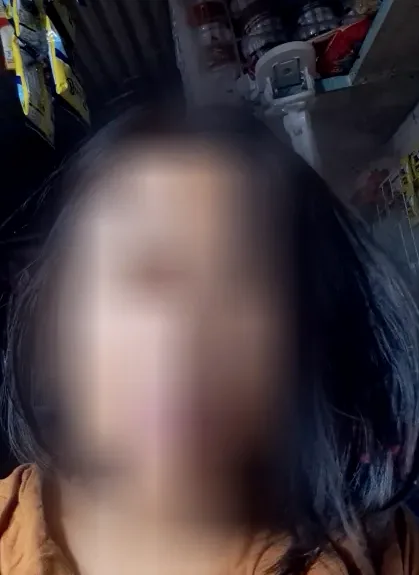 Simone, 32
